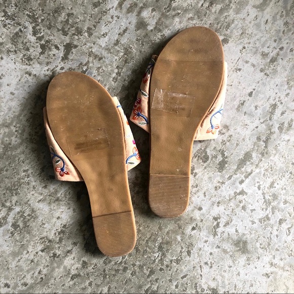 Cute Floral Sandals - Picture 2 of 2